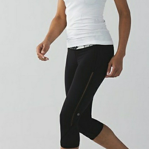 Lululemon Athletica Pants - Lululemon Vent It Out Crops Size 12 Leggings
